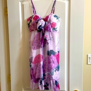 🆕 Absolutely cute strap floral boho dress in size L